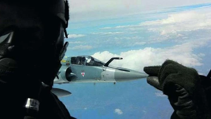 Κώστας Νομίδης: Γιατί η έλλειψη ραδιοφάρου μπορεί να προκάλεσε τη συντριβή του Mirage